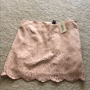 NEW WITH TAGS 🌹Classy beautiful skirt !